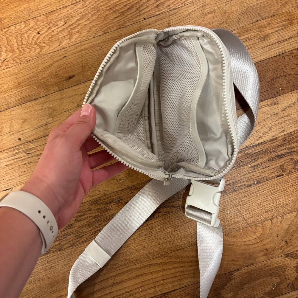 lululemon athletica Everywhere Belt Bag - Picture 5 of 7